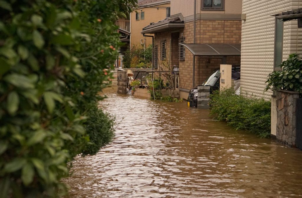 洪水浸水想定区域に住むなら？知っておくべき対策と準備